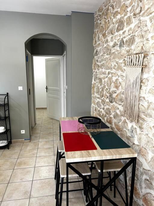 Superbe Appartement Dans Un Mas Nimes Ngoại thất bức ảnh