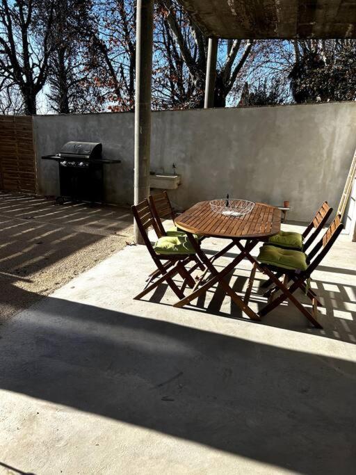 Superbe Appartement Dans Un Mas Nimes Ngoại thất bức ảnh