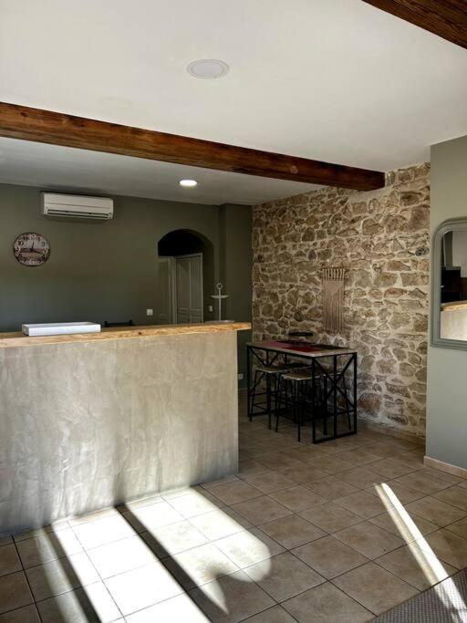 Superbe Appartement Dans Un Mas Nimes Ngoại thất bức ảnh